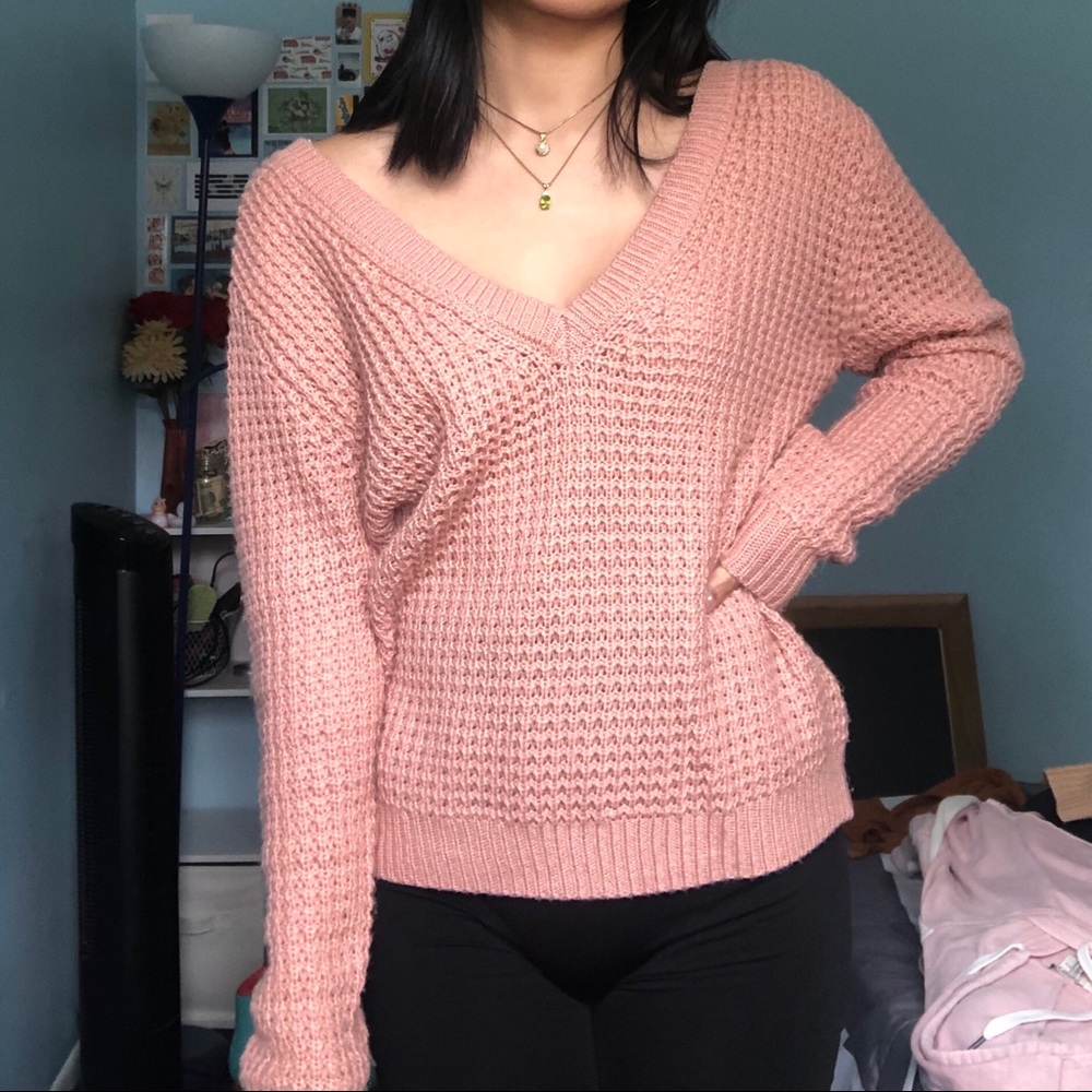 ❣️ 4/$20 - Pink Sweater with Open Back Detail